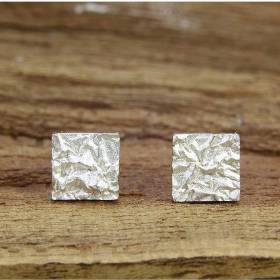 Kleine Ohrstecker aus Silber 925/-, Zerknitterte Quadrate, 6 x 6 mm