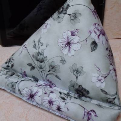 Tablet-Kissen, Batikstoff, Tabletstütze, Tablethalter, in grau mit edlen Blüten