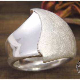 Breiter Ring aus Silber 925/-, Wave
