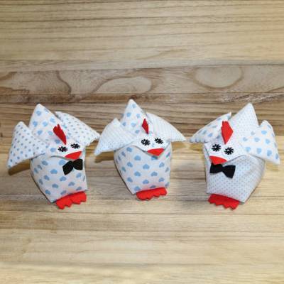 Hühner Deko Happy Easter Trio – Stoffhühner in Weiß und Hellblau mit Punkten – Osterdeko für Tisch und Mobile