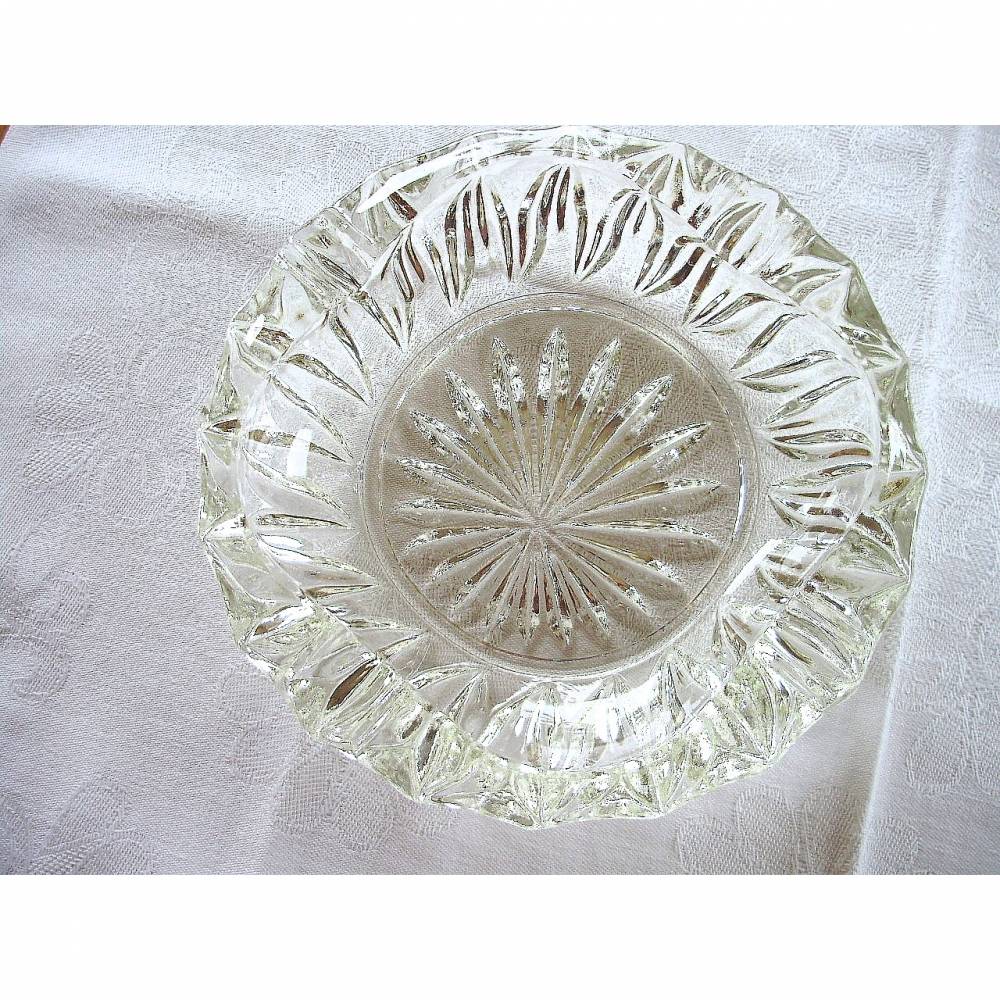 Vintage Aschenbecher aus geschliffenes Glas aus den 60er Jahren