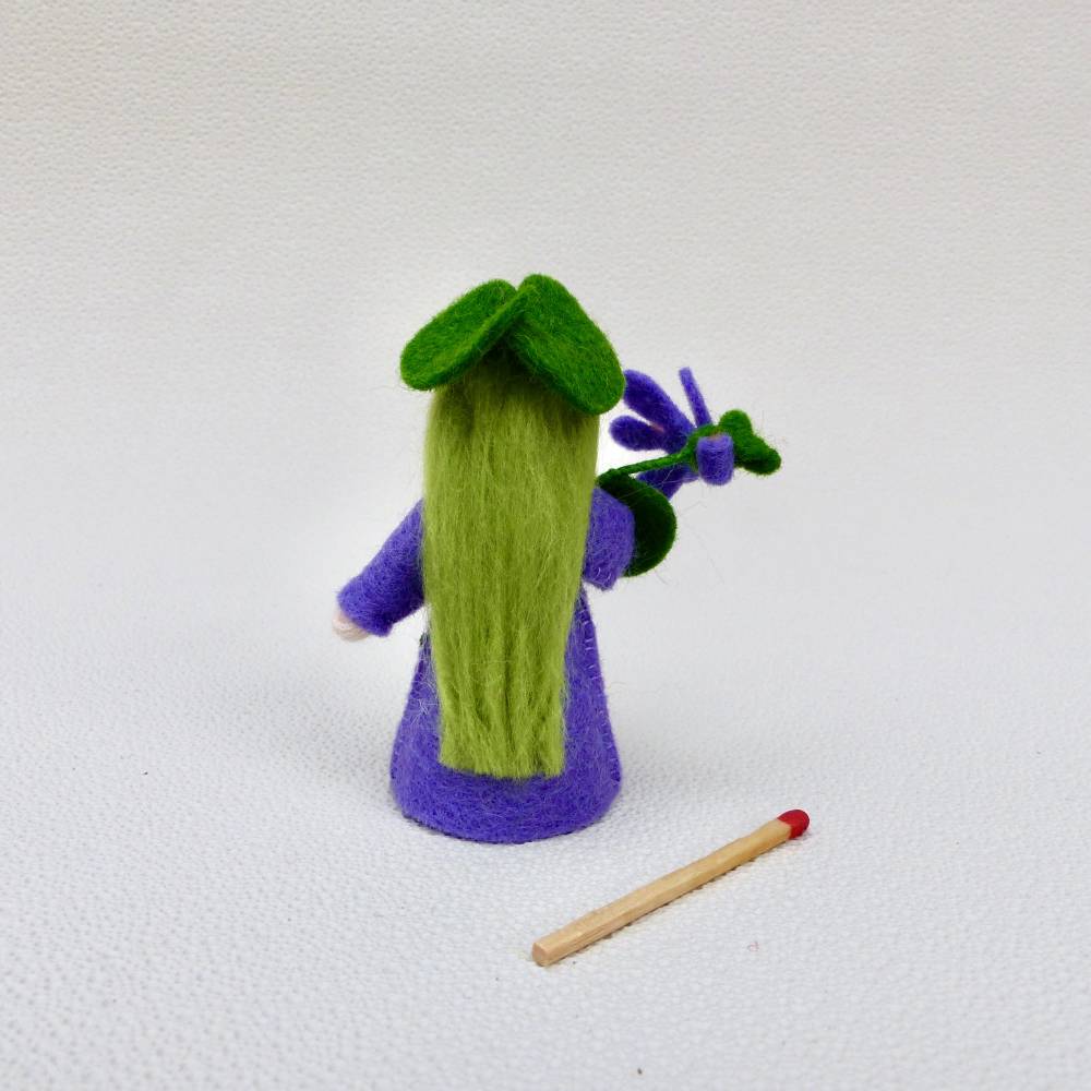 Blumenkind Veilchen, Jahreszeitentisch Frühling, Filzpüppchen Bild 5