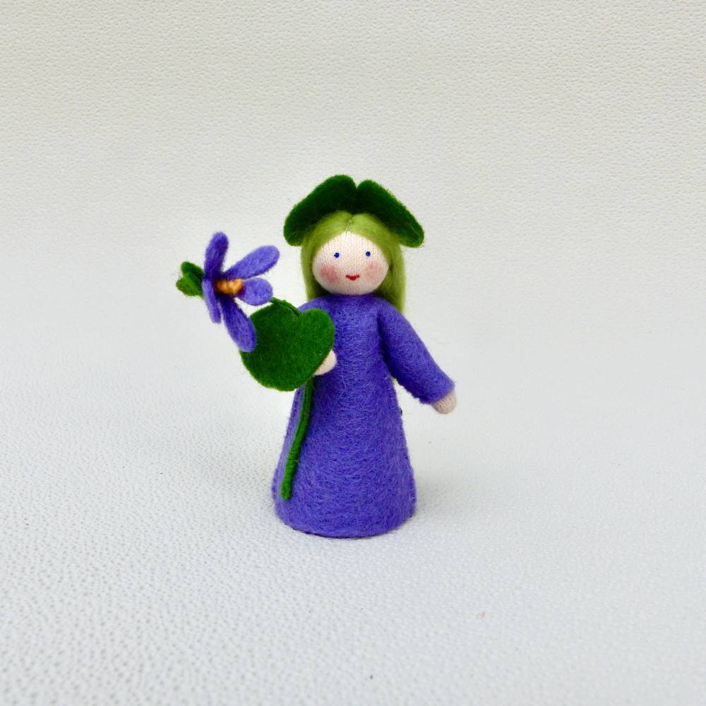 Blumenkind Veilchen, Jahreszeitentisch Frühling, Filzpüppchen Bild 6