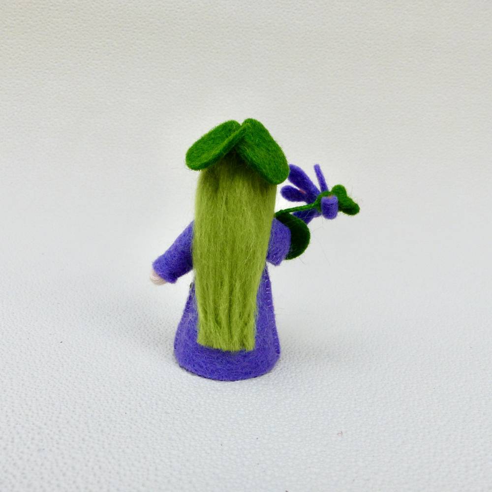 Blumenkind Veilchen, Jahreszeitentisch Frühling, Filzpüppchen Bild 7