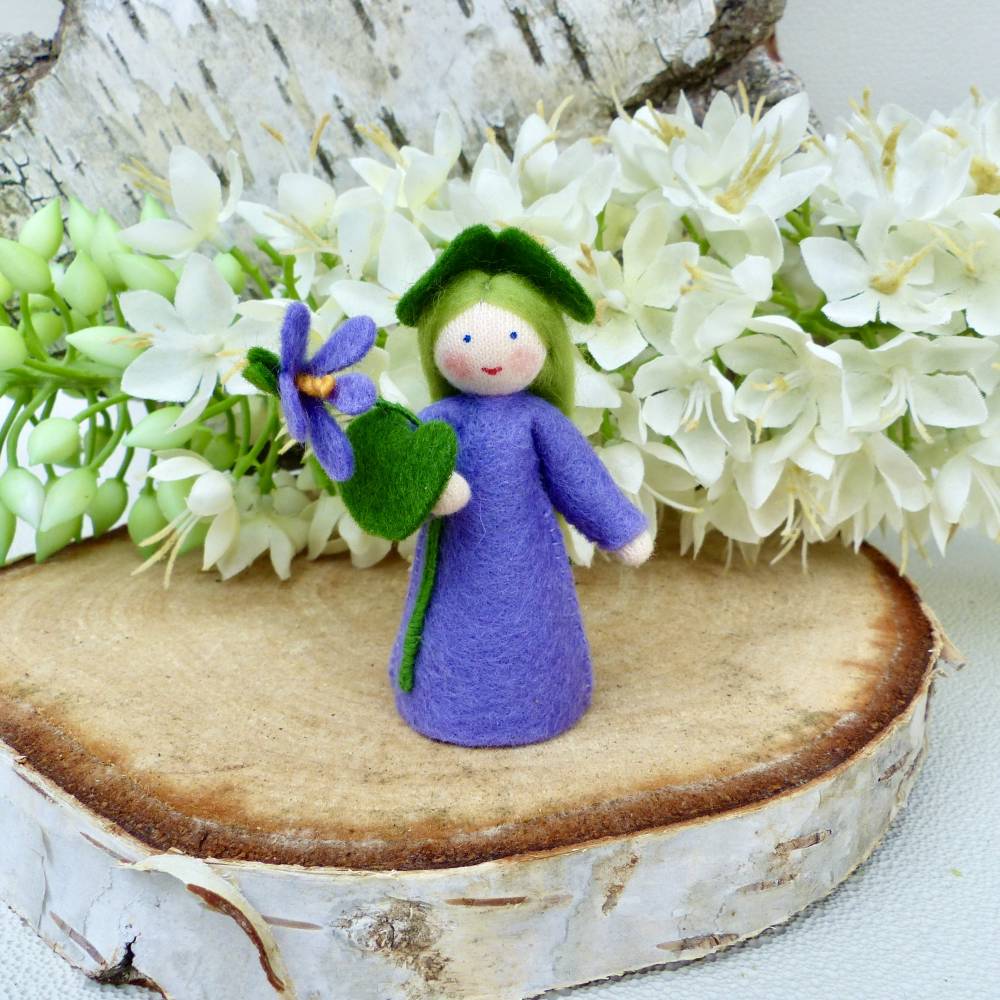 Blumenkind Veilchen, Jahreszeitentisch Frühling, Filzpüppchen Bild 8