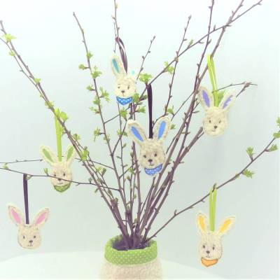 Osterdeko Hasenkopf Anhänger – Niedlicher Osterhase aus Teddyplüsch für den Osterstrauch