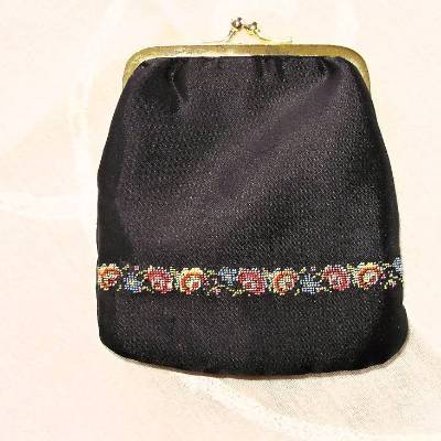 Vintage Portemonnaie/Geldbörse aus Satin mit Stickerei aus den 80er Jahren
