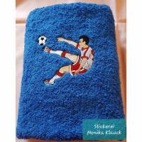 Handtuch royalblau 50x100 cm mit Fußballspieler & Name – Geschenk für Fußballfans