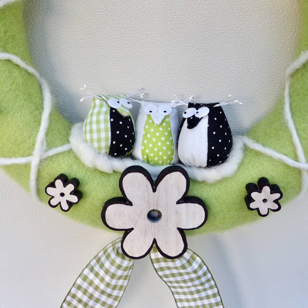 Frühlings-Kranz, Türkranz aus Filz, Deko-Kranz mit Stoff-Eulen Bild 3