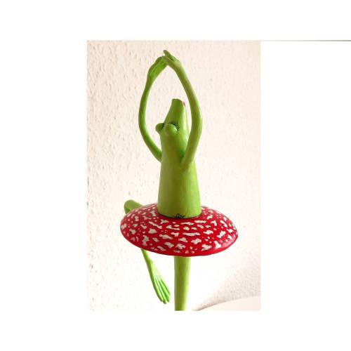 Froschensee, Ballerina, Frosch Figur, Frosch Skulptur, Ballet, klassischer Tanz, Tänzerin, Fliegenpilz, Skulptur, Frosch, Schwanensee,