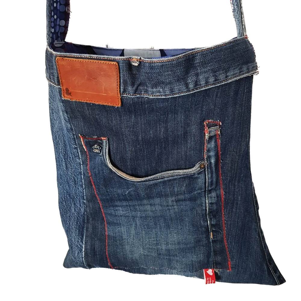 Jeans-Upcycling Stofftasche – Handgemachte Jeanstasche mit breitem Trageriemen, Unikat aus Marken-Jeans Bild 1