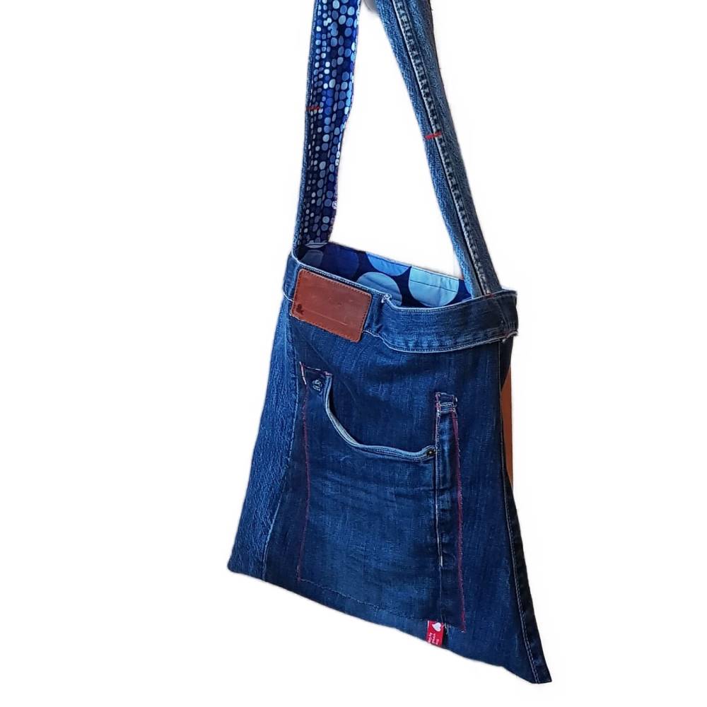 Jeans-Upcycling Stofftasche – Handgemachte Jeanstasche mit breitem Trageriemen, Unikat aus Marken-Jeans Bild 4