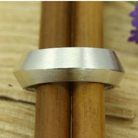 Breiter Ring aus Silber 925/-, strichmatt