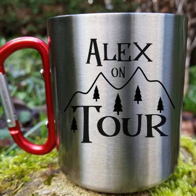 Namenstasse Outdoor Tour Edelstahl Tasse mit Name personalisiert, Karabiner Griff, Wandern, Natur, Berge, Camping, Zelten, Urlaub, Reisen