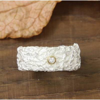 Breiter Ring aus Silber 925/- mit Brillant, Zerknittert 8 mm