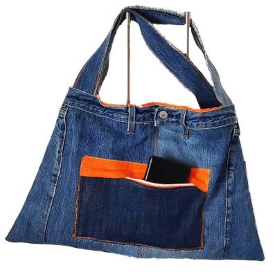 Upcycling Jeanstasche blau orange – Handgemachte Unikattasche aus Markenjeans mit vielen Außentaschen
