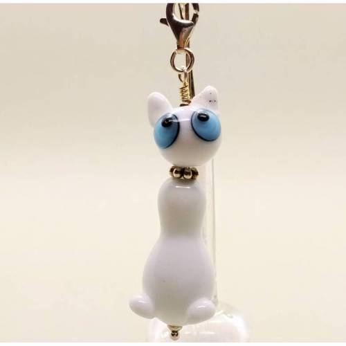 Kätzchen Schneeflöckchen