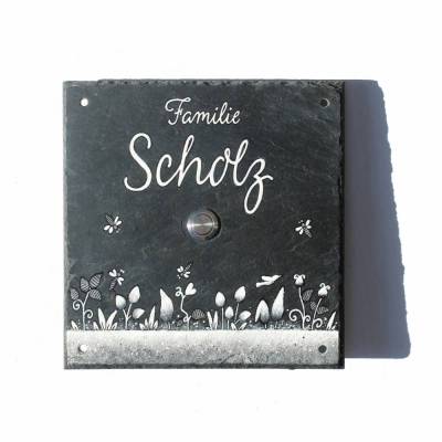 Klingelplatte aus Schiefer Blumenwiese weiß silber – personalisiertes, wetterfestes Klingelschild handgemalt