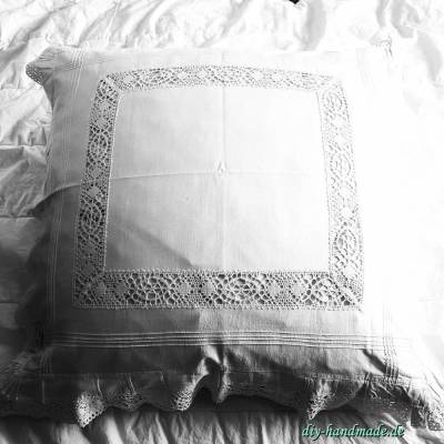 Vintage Paradekissen 69 x 72 cm – Handgefertigtes Taufkissen aus Baumwolle, Weißwäsche, Unikat