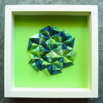 Sonobe grün-blau // 3D-Wandbild aus Origami im Objektrahmen