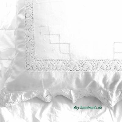 Vintage Paradekissen 76x70 cm – Weißwäsche, handgehäkelte Spitze, Baumwolle, Taufkissen, Einzelstück