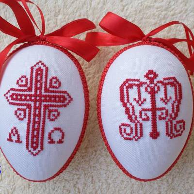 Kreuzstich Osterei Handarbeit gestickt  religiöses Motiv   12cm, rot weiß,