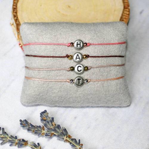 Buchstabenarmband • Makramee Armband | Wunschfarbe | Armschmuck | Freundschaftsarmband | Geschenk Frau | Freundin | Schwester | Mama