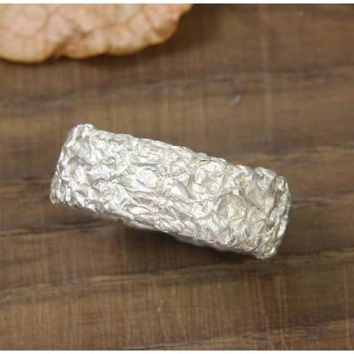 Breiter Ring aus Silber 925/-. Knitterring, ca 8 mm