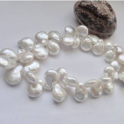 Weiße Perlenkette als Hochzeitsschmuck, eleganter Perlenschmuck