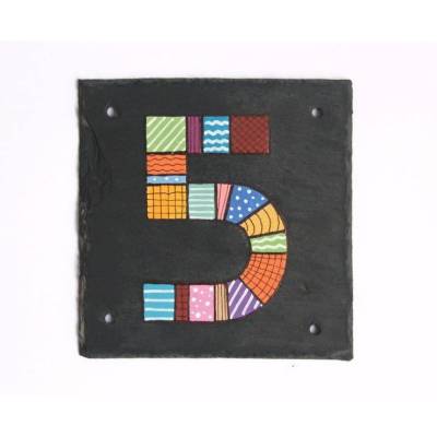 wetterfeste Hausnummer auf Schiefertafel, Hausnummernschild aus Schiefer mit Zahl personalisiert, Designerhausnummer - exklusives Design, hochwertig in Ausführung, bunte Bemalung