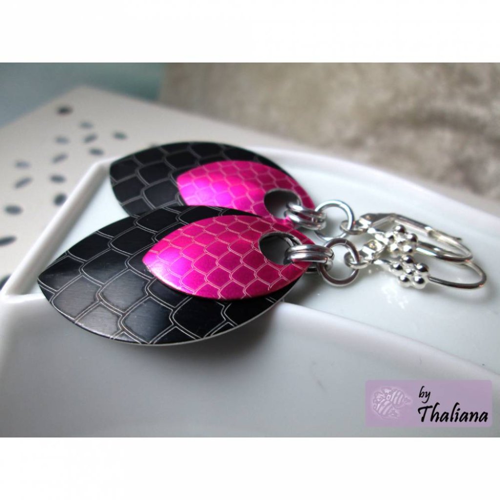 Drachenohrringe DragonScale Ohrringe Schwarz Pink Bild 1