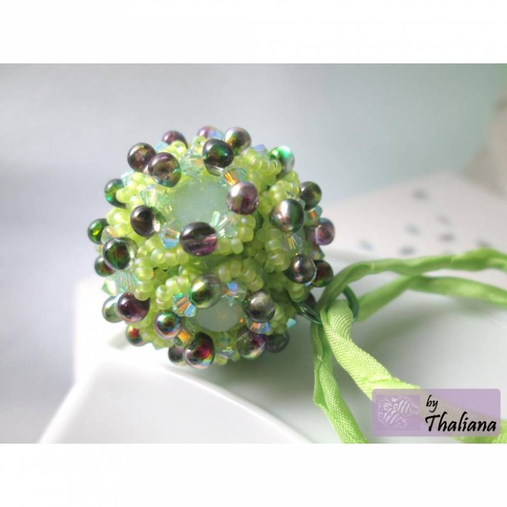 GLÜCKSKUGEL hellgrün Kette Seidenband Bild 1