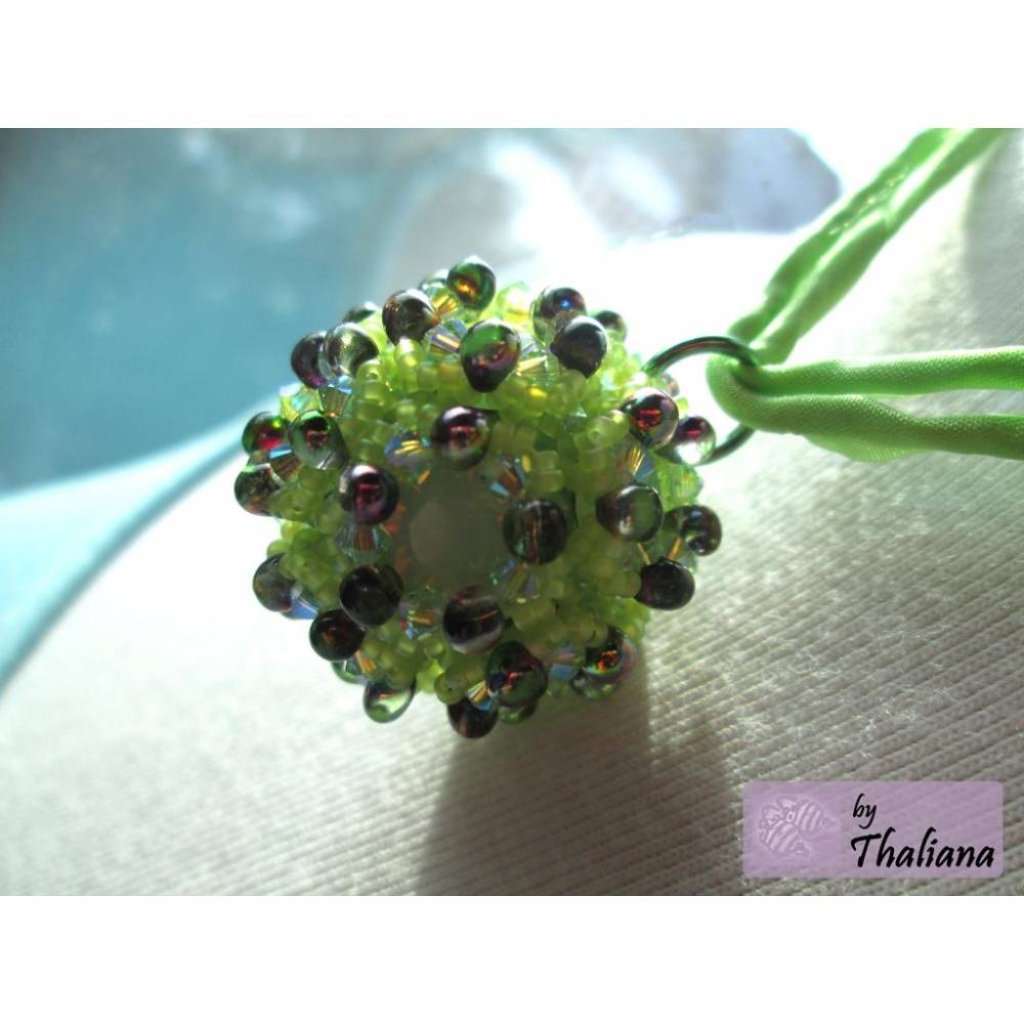 GLÜCKSKUGEL hellgrün Kette Seidenband Bild 4