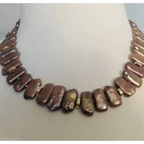 Perlenkette aus braunen Perlen, Collier aus geometrischen Perlen, Geschenk für Frauen
