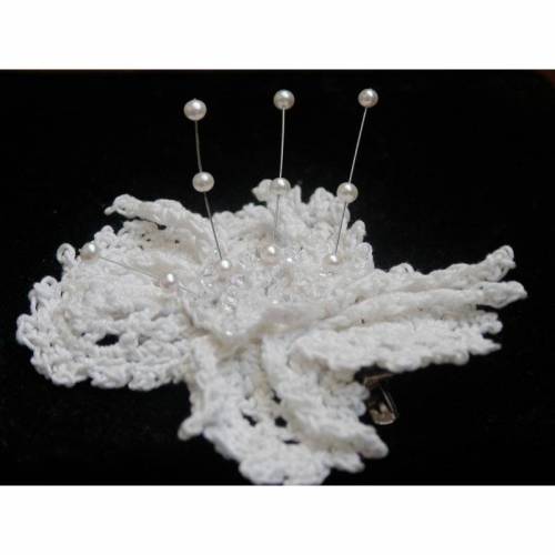 Haarschmuck für Hochzeit, Braut oder Blumenkind,  Häkelblumen