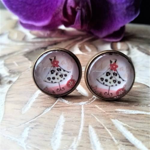 Ohrstecker Cabochon-Schmuck bronze Petticoatkleid 50er Kleid vintage Motiv 12mm Unikat