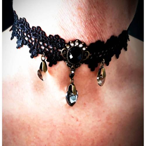 Kette ,Colliere, Kropfband im Vintage-Stil, Gothik, Glasherz