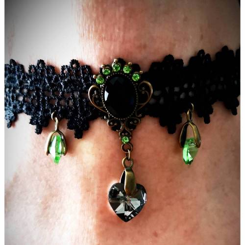 Kette ,Colliere, Kropfband im Vintage-Stil, Gothik, Glasherz