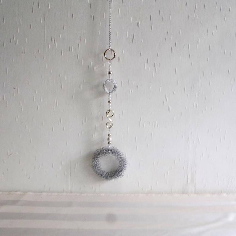 Fensterdeko, Hänger modern, Metall-Kranz, silber, Türkranz