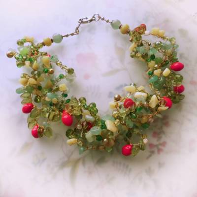NEUANFERTIGUNG AUF ANFRAGE  Wald Erdbeeren Häkelcollier Mittsommerkranz mit Jade und Aventurin  ---