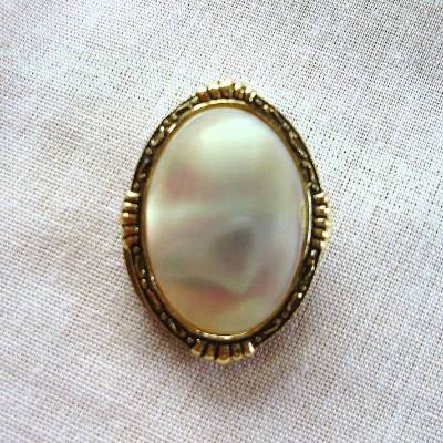 Vintage Ovaler Schalclip weißer Cabochon aus den 60er Jahren