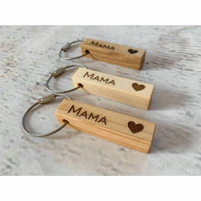 Schlüsselanhänger Kantel mit Gravur „MAMA“ aus Echtholz mit Edelstahl-Drahtseil
