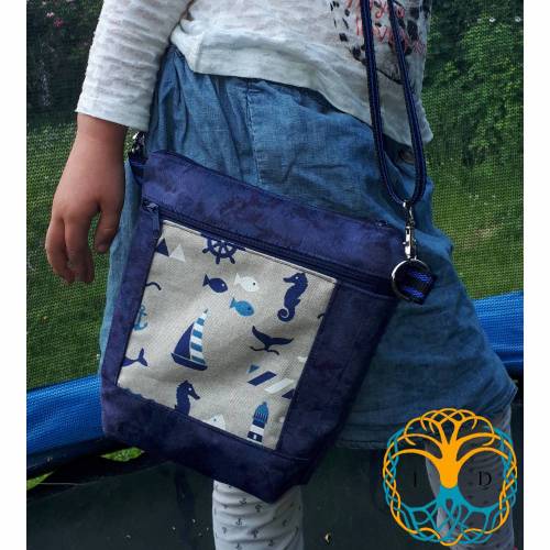 Tasche Laila rotes leuchtendes Kunstleder blau Maritim
