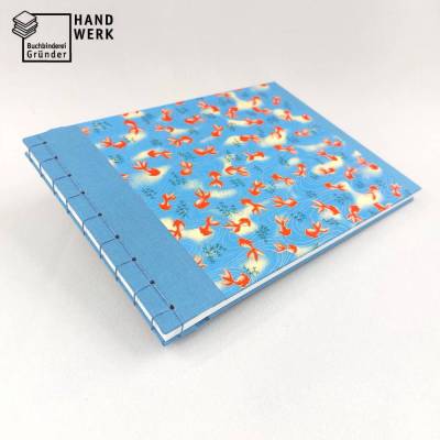 Japanbindung, Notizbuch grau-blau, Chiyogami Papier Goldfisch, 18 x 25 cm, Unikat, handgefertigt