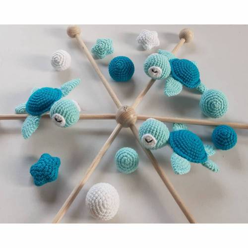 Süßes Baby Mobile mit gehäkelten Schildkröten, Sternchen und Kugeln - fast alle Farbkombinationen möglich