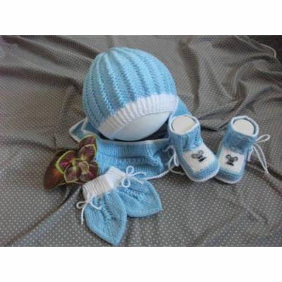Handgefertigte Babygarnitur *Winter* – Set aus Schal, Mütze, Handschuhen & Schuhen in Hellblau und Wei&szli