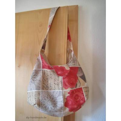 Kleine mehrfarbige Stofftasche mit Rosenmuster und Vintageknopf – Handtasche aus Baumwolle mit kurzen Henkeln