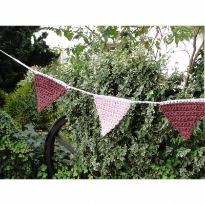 Häkel-Anleitung für eine Wimpelkette aus Textilgarn