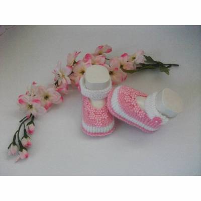 Babyschuhe *Perle* gestrickt – Ballerina Babyschühchen mit Perle, handgefertigt, rosa/weiß