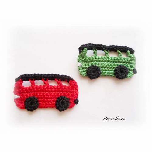 Ein gehäkelter Autobus in 2 Farbvariationen - PURZELFLITZER - Omnibus - Linienbus - Häkelapplikation - Aufnäher - rot,grün